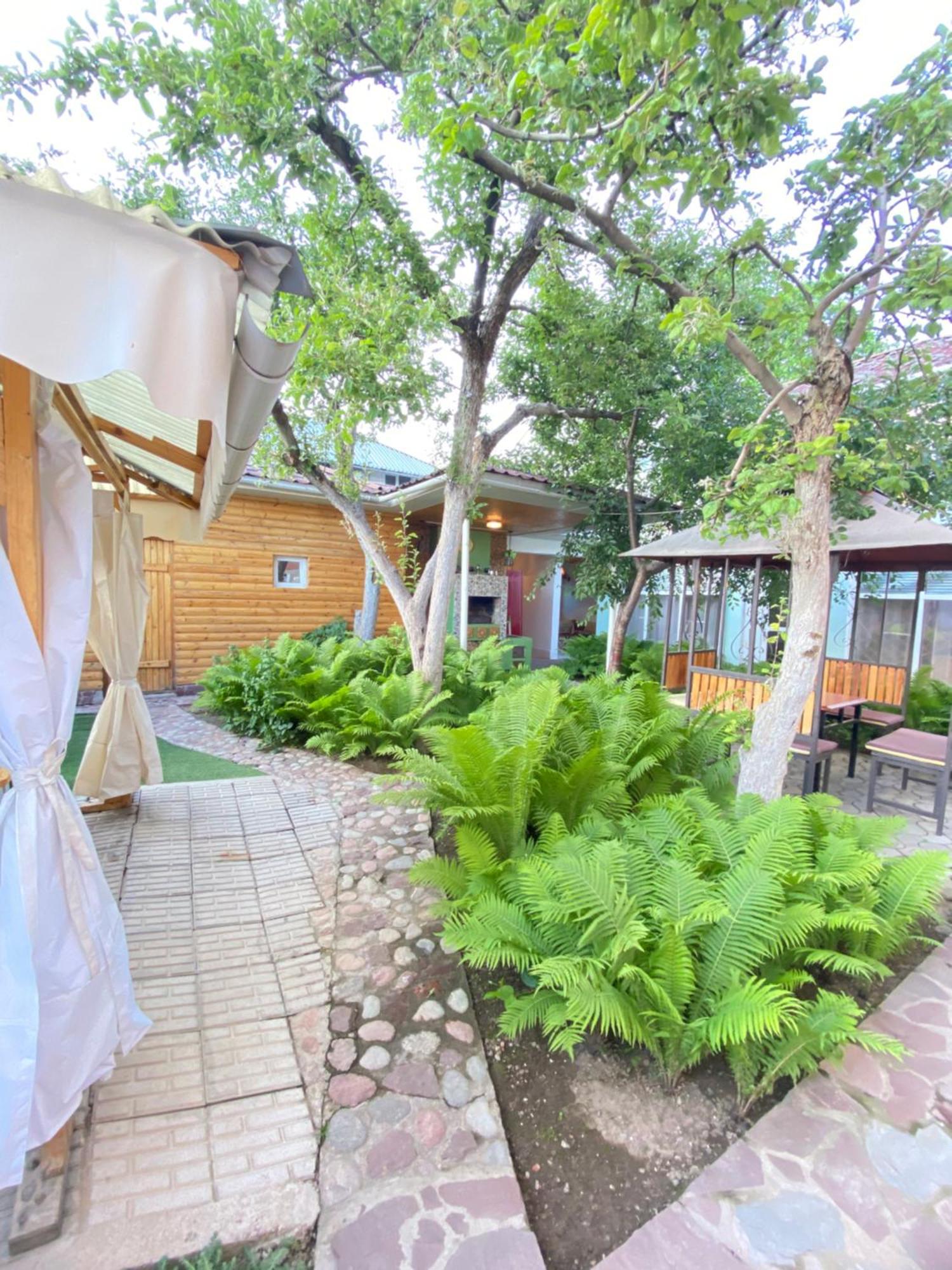 Osobyi Guest House Cholpon-Ata Exterior photo